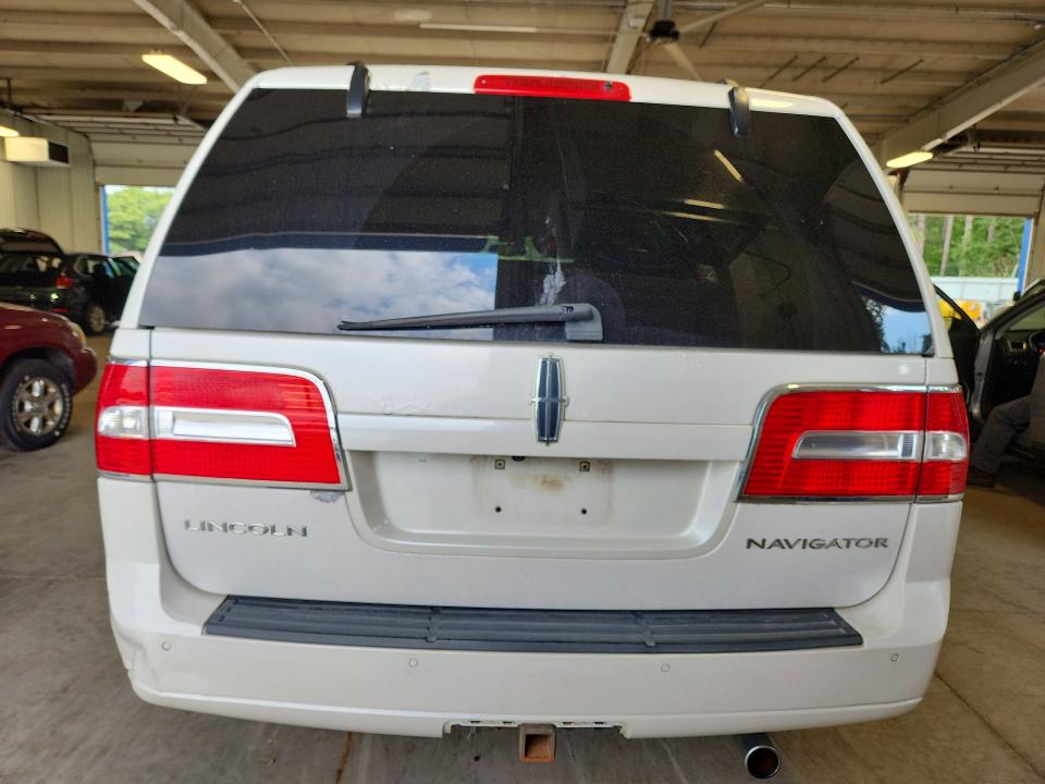 Photo 6 from auction – 2012 LINCOLN NAVIGATOR with VIN 5LMJJ3J50CEL04233