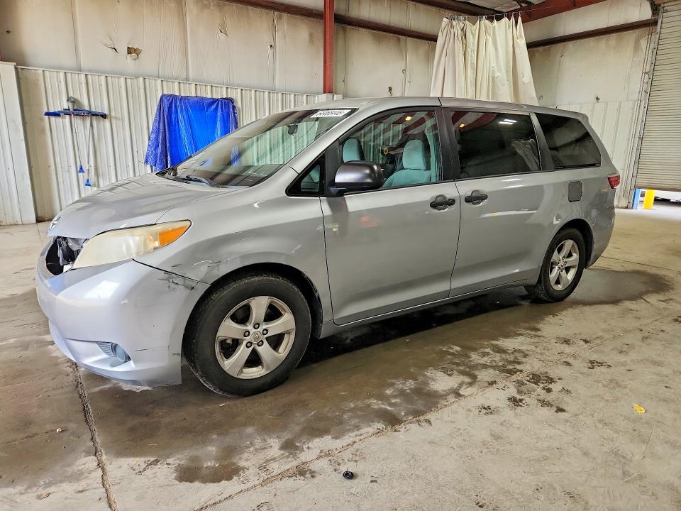 TOYOTA SIENNA 2015 with VIN 5TDZK3DC2FS674969 - Photo from auction