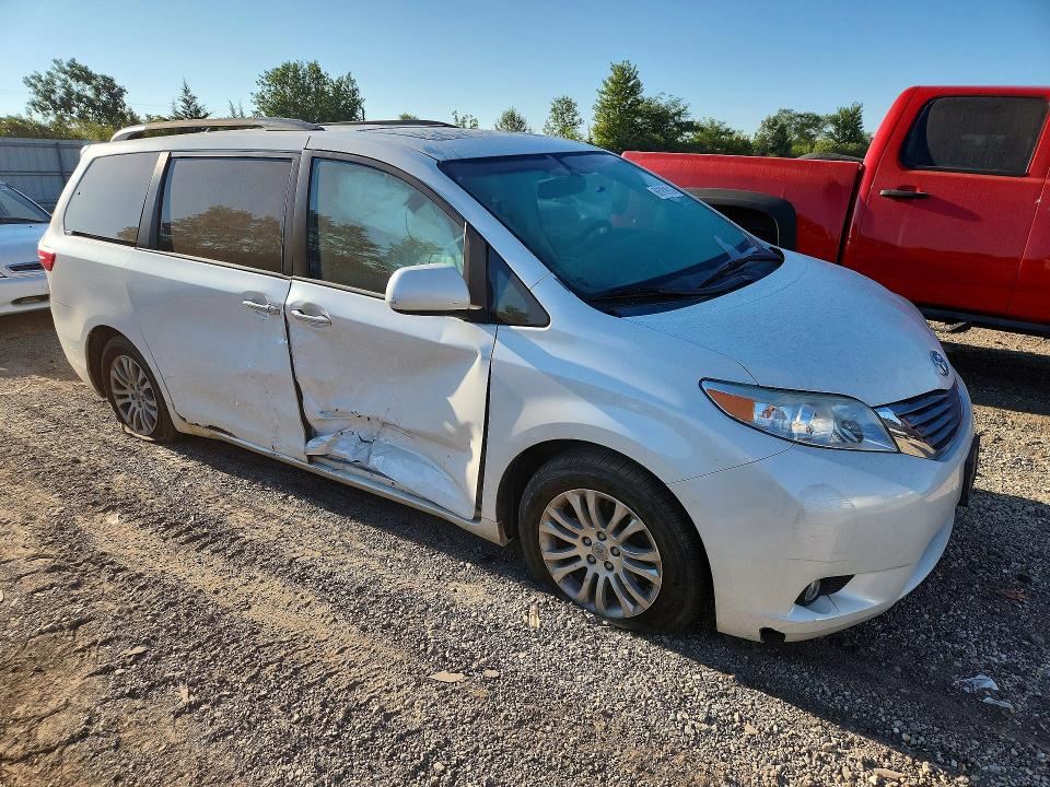 Photo 4 from auction – 2017 TOYOTA SIENNA with VIN 5TDYZ3DC6HS826522