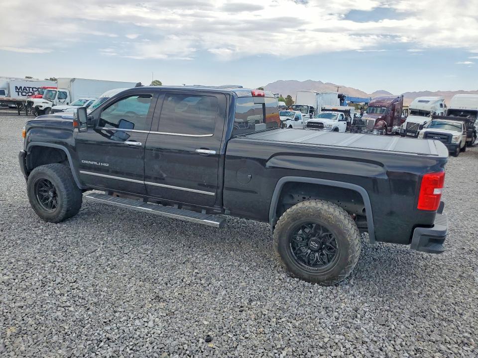 Photo 2 from auction – 2018 GMC SIERRA with VIN 1GT12UEY0JF215896