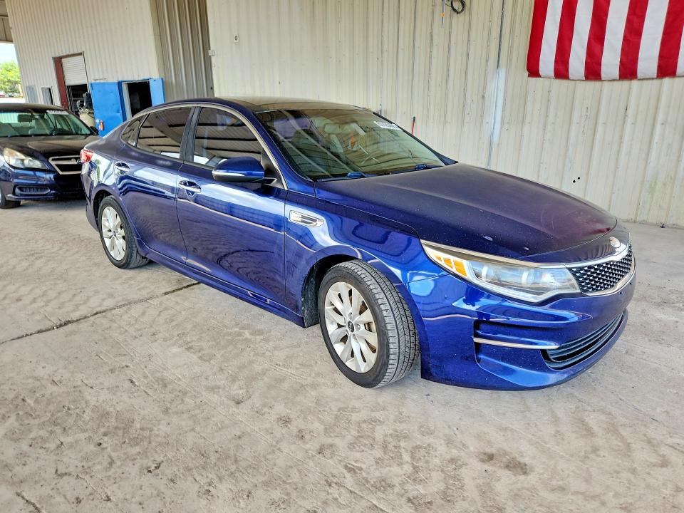 Photo 4 from auction – 2016 KIA OPTIMA with VIN 5XXGU4L38GG005245
