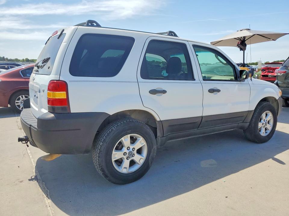 Photo 3 from auction – 2007 FORD ESCAPE with VIN 1FMYU03147KA49594
