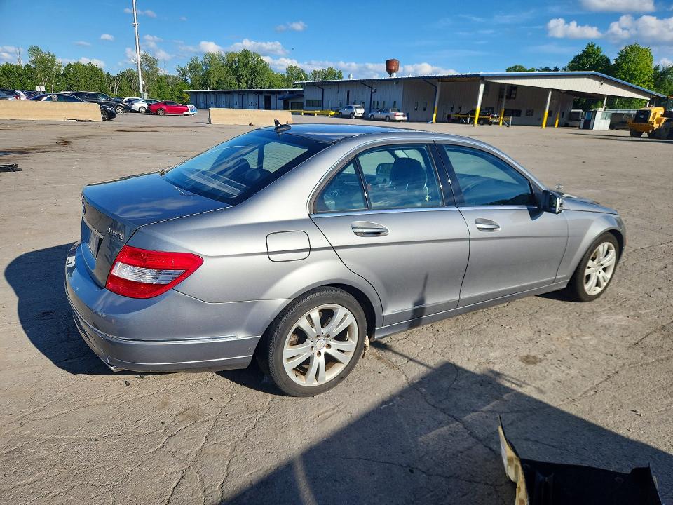 Photo 3 from auction – 2010 MERCEDES-BENZ C with VIN WDDGF8BB1AR118507