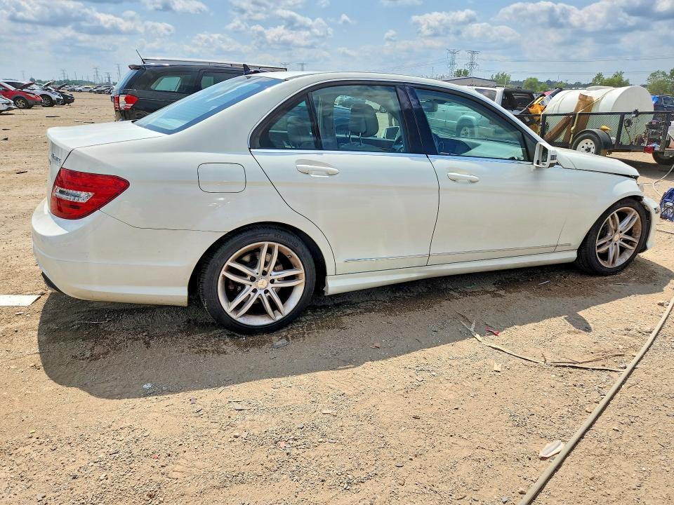 Photo 3 from auction – 2012 MERCEDES-BENZ C with VIN WDDGF8BB8CR194213