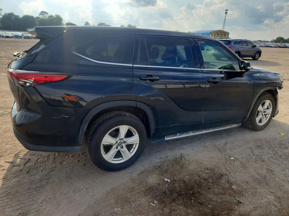 Photo 3 from auction – 2022 TOYOTA HIGHLANDER with VIN 5TDCZRAH4NS539771