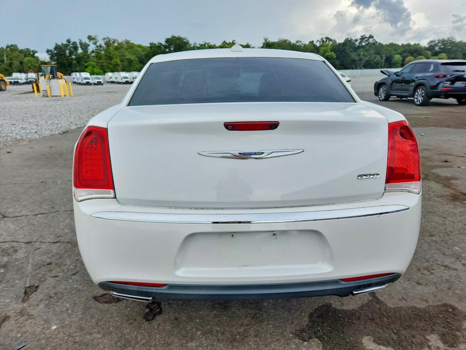 Photo 6 from auction – 2015 CHRYSLER 300 with VIN 2C3CCAAG4FH930644