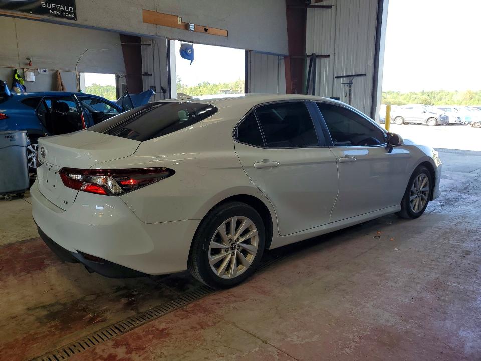 Photo 3 from auction – 2022 TOYOTA CAMRY with VIN 4T1C11AK8NU020377
