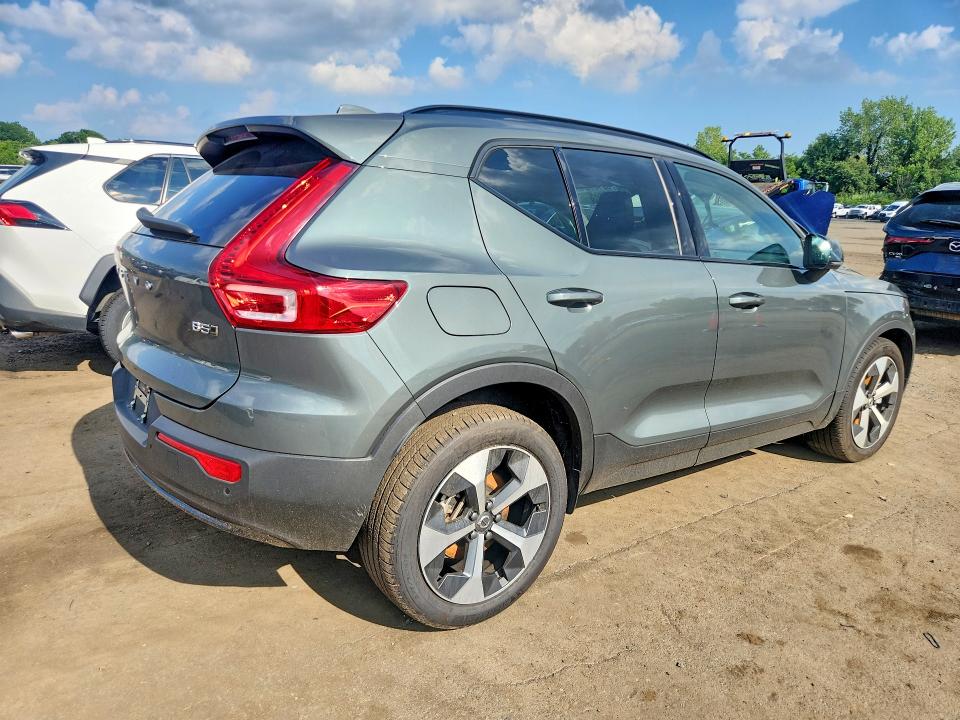 Photo 3 from auction – 2026 VOLVO XC40 with VIN YV4L12UK9T2673988