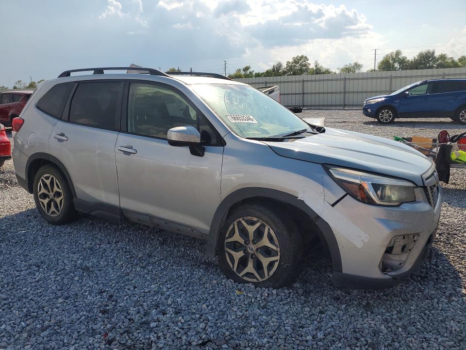 Photo 4 from auction – 2020 SUBARU FORESTER with VIN JF2SKAJC6LH425182