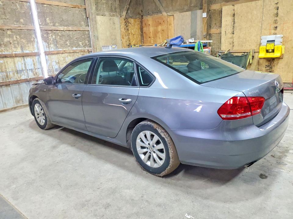 Photo 2 from auction – 2014 VOLKSWAGEN PASSAT with VIN 1VWAT7A3XEC095893