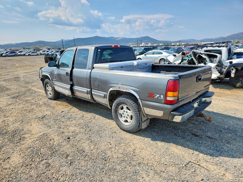 Photo 2 from auction – 2001 CHEVROLET SILVERADO with VIN 1GCEK19T11E104147