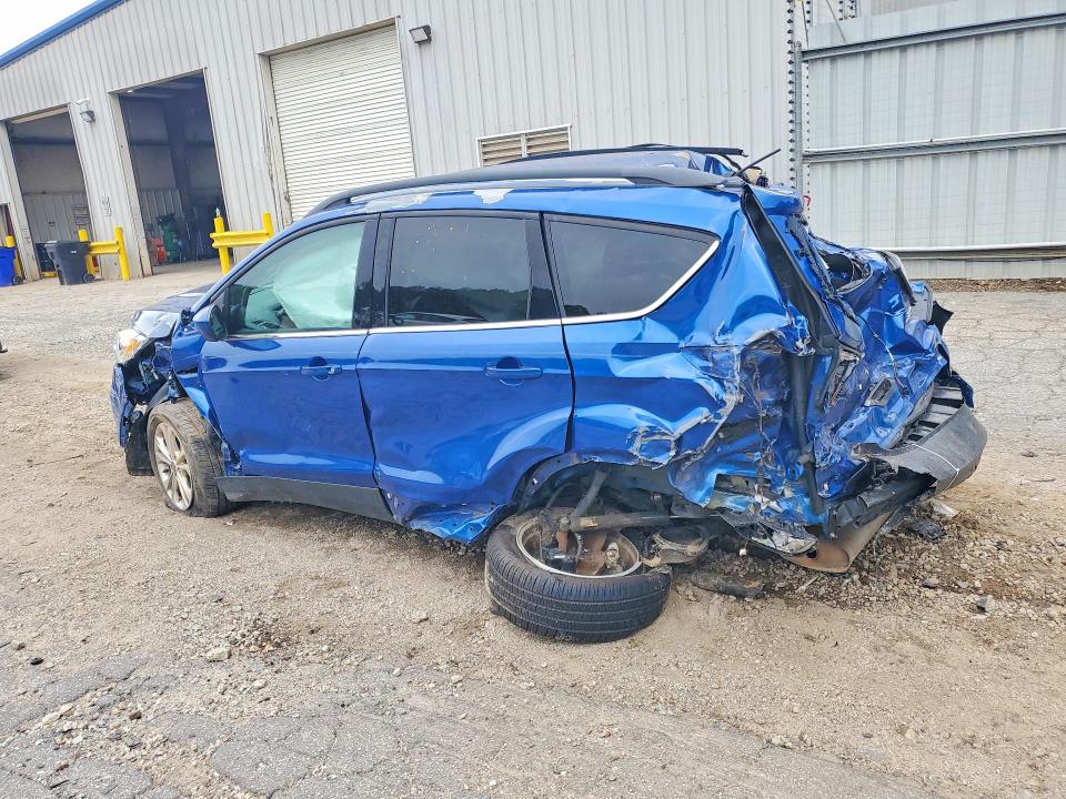 Photo 2 from auction – 2018 FORD ESCAPE with VIN 1FMCU0HD5JUB03638