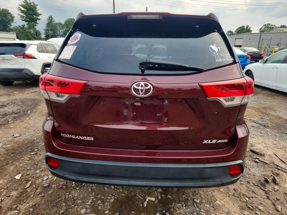 Photo 6 from auction – 2019 TOYOTA HIGHLANDER with VIN 5TDJZRFH1KS705529