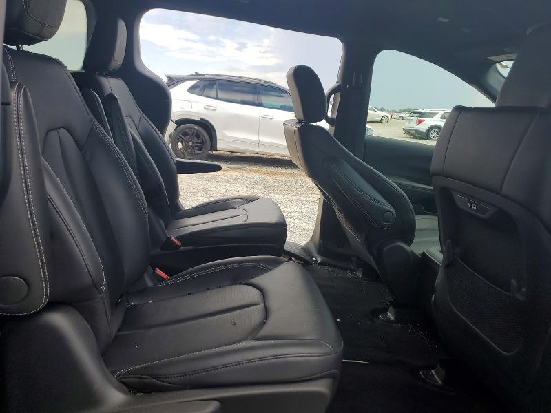 Photo 11 from auction – 2025 CHRYSLER PACIFICA with VIN 2C4RC1S73SR536092