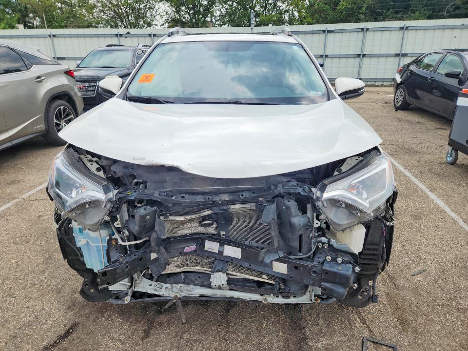 Photo 5 from auction – 2016 TOYOTA RAV4 with VIN JTMRFREVXGJ093418