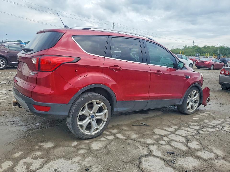 Photo 3 from auction – 2019 FORD ESCAPE with VIN 1FMCU9J95KUA76565