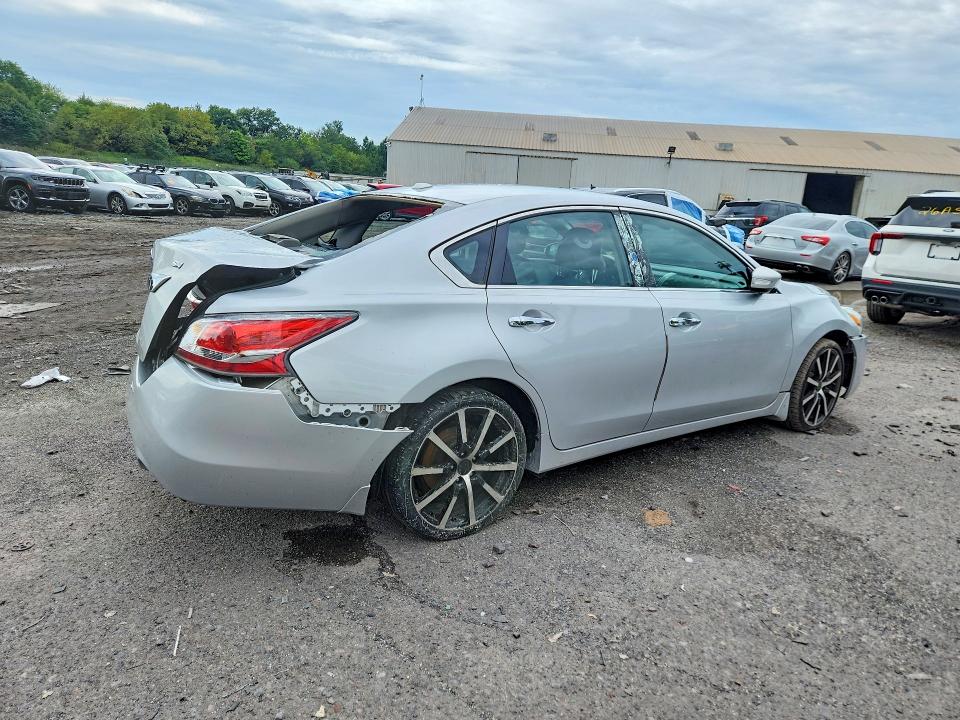 Снимка 3 от търг – 2015 NISSAN ALTIMA с VIN 1N4AL3AP2FC161844