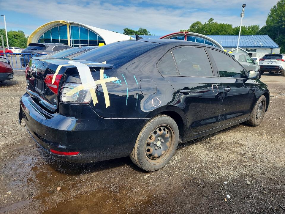 Photo 3 from auction – 2015 VOLKSWAGEN JETTA with VIN 3VW3A7AJ0FM263098