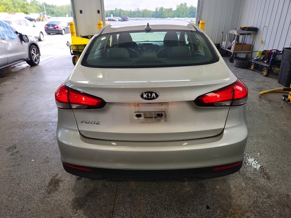 Photo 6 from auction – 2018 KIA FORTE with VIN 3KPFK4A71JE277305