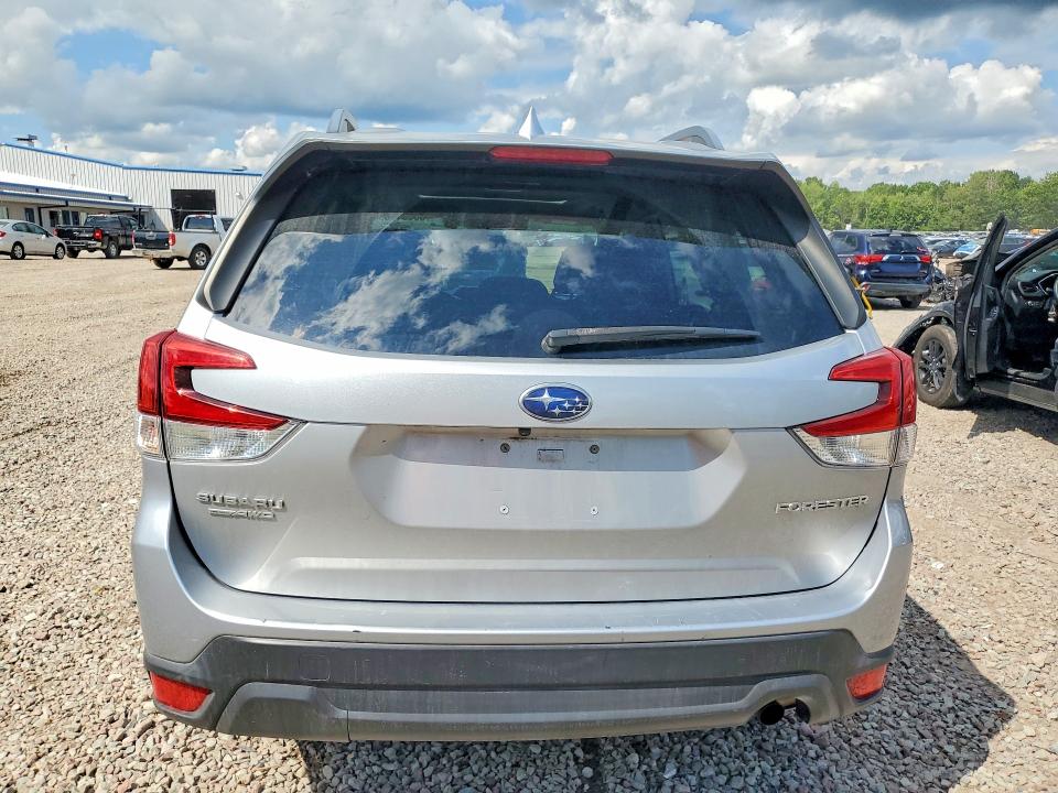 Photo 6 from auction – 2019 SUBARU FORESTER with VIN JF2SKAEC5KH410259
