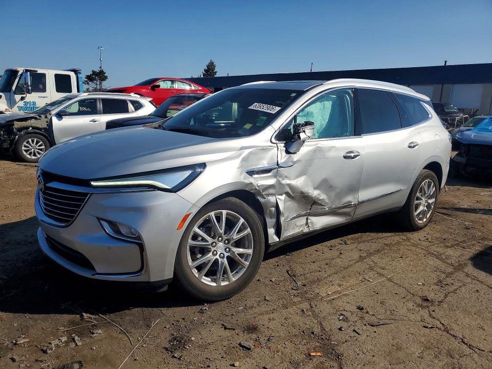 BUICK ENCLAVE 2022 with VIN 5GAEVBKWXNJ163097 - Photo from auction