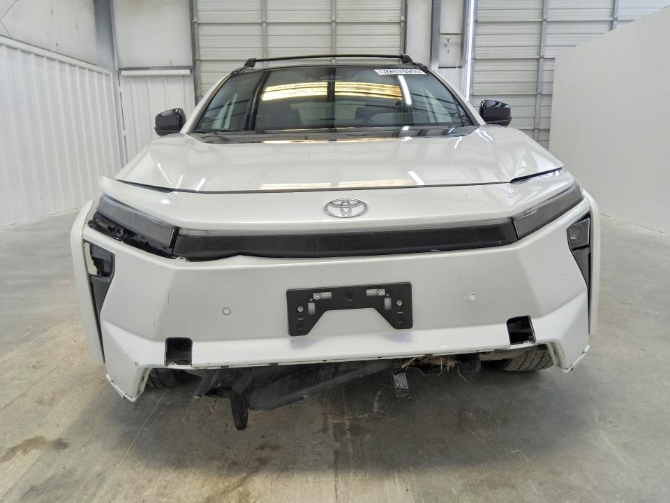 Photo 5 from auction – 2026 TOYOTA BZ with VIN JTMBCAEB8TA005364