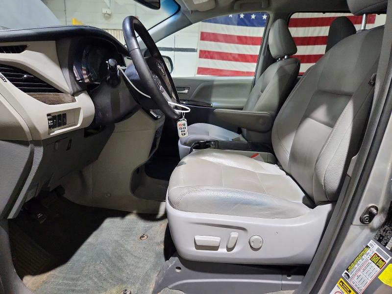Photo 7 from auction – 2017 TOYOTA SIENNA with VIN 5TDYZ3DC9HS897908