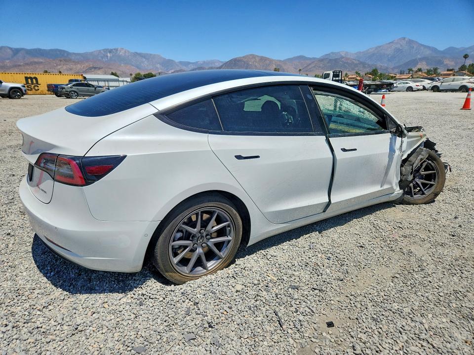صورة رقم 3 من المزاد - 2022 TESLA MODEL 3 مع VIN 5YJ3E1EB0NF197131