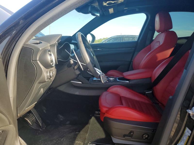 Photo 7 from auction – 2023 ALFA ROMEO STELVIO with VIN ZASPAJAN7P7D55042