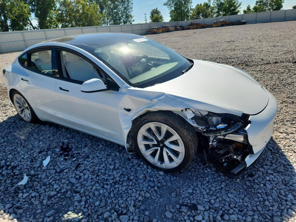 Foto 4 de la subasta – 2022 TESLA MODEL 3 con VIN 5YJ3E1EB1NF180922