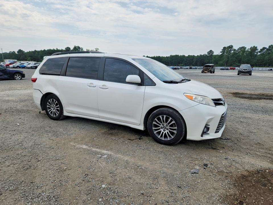 Photo 4 from auction – 2019 TOYOTA SIENNA with VIN 5TDYZ3DC3KS002503