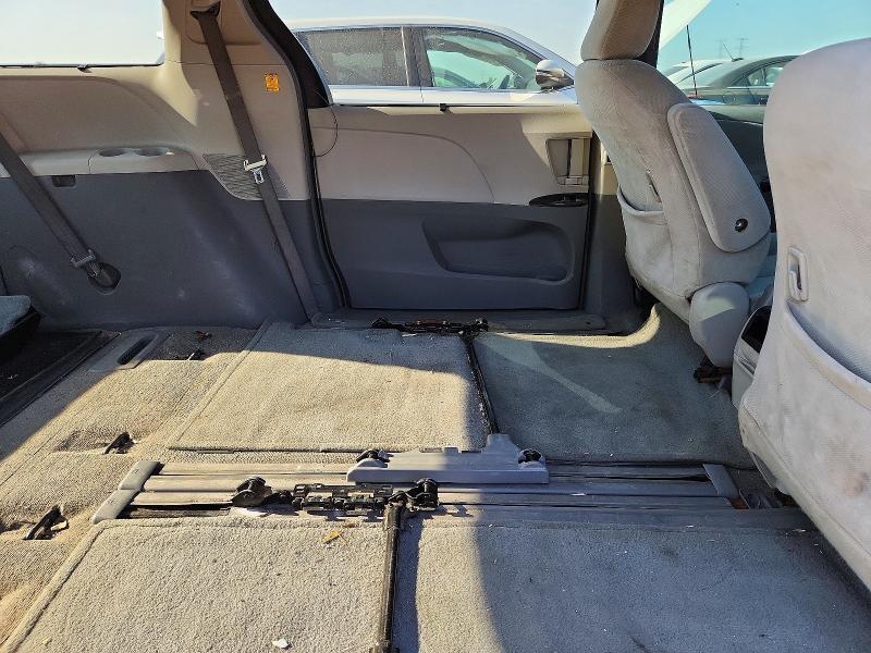 Photo 11 from auction – 2011 TOYOTA SIENNA with VIN 5TDKK3DC5BS045654