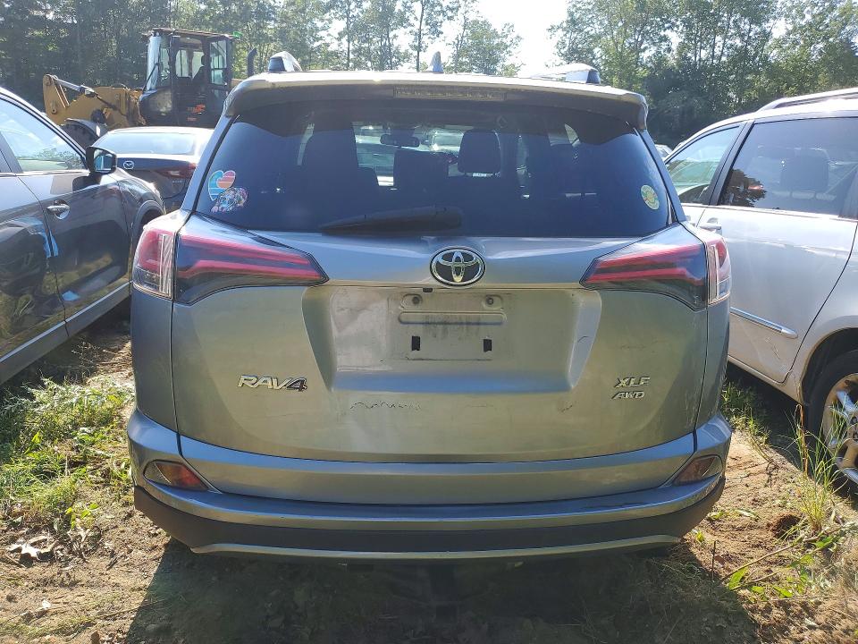 Zdjęcie 6 z aukcji – 2018 TOYOTA RAV4 z VIN JTMRFREV8JJ229892