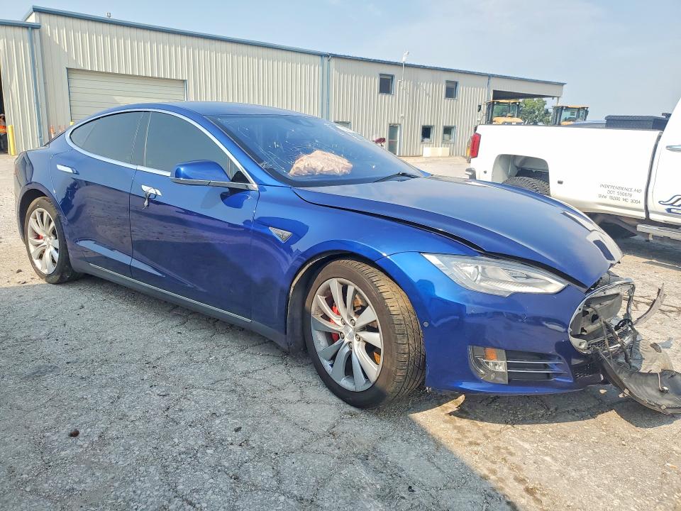 Photo 4 from auction – 2015 TESLA MODEL S with VIN 5YJSA1E48FF116208