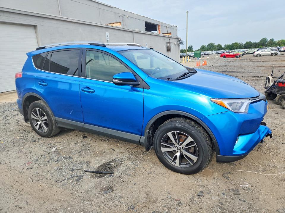 Photo 4 from auction – 2017 TOYOTA RAV4 with VIN JTMWFREVXHJ105538