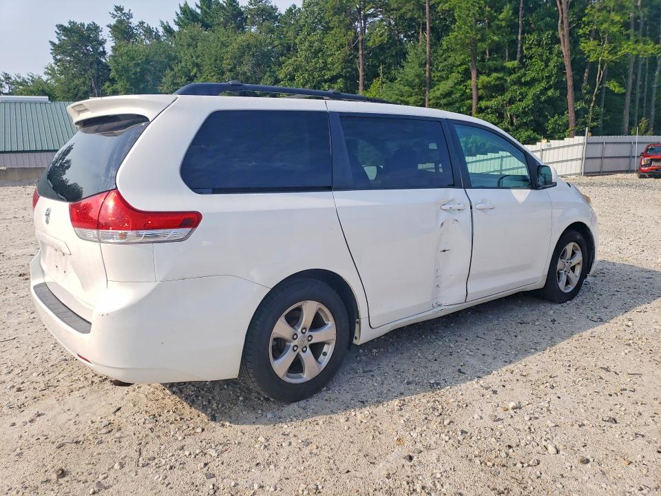 Photo 3 from auction – 2013 TOYOTA SIENNA with VIN 5TDKK3DC6DS365052