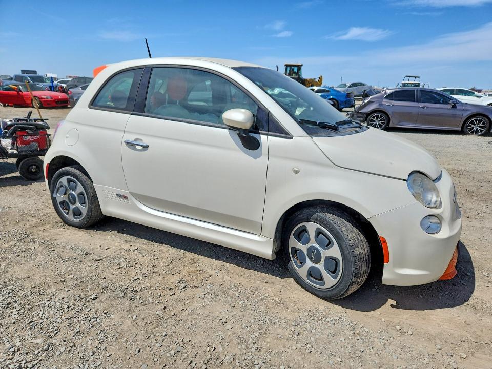 Photo 4 from auction – 2014 FIAT 500 with VIN 3C3CFFGE3ET172733