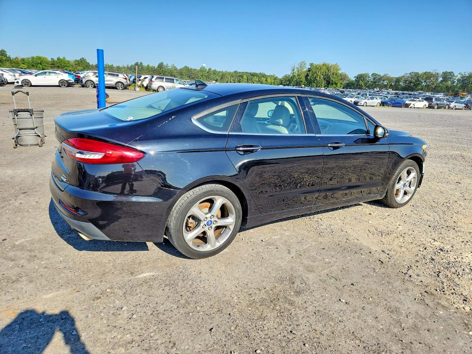 Photo 3 from auction – 2020 FORD FUSION with VIN 3FA6P0CD8LR193755