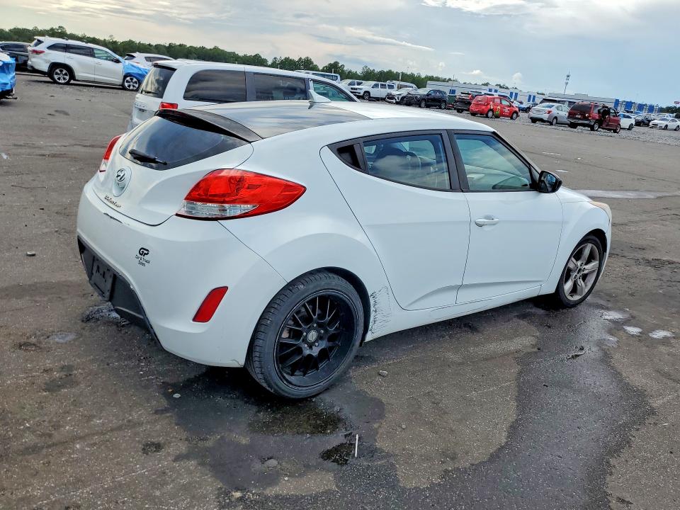 Zdjęcie 3 z aukcji – 2014 HYUNDAI VELOSTER z VIN KMHTC6AD8EU196256