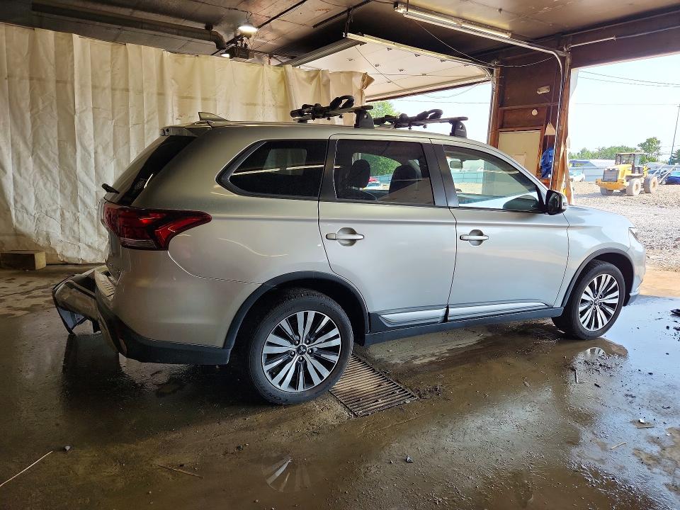 Photo 3 from auction – 2019 MITSUBISHI OUTLANDER with VIN JA4AZ3A32KZ019078