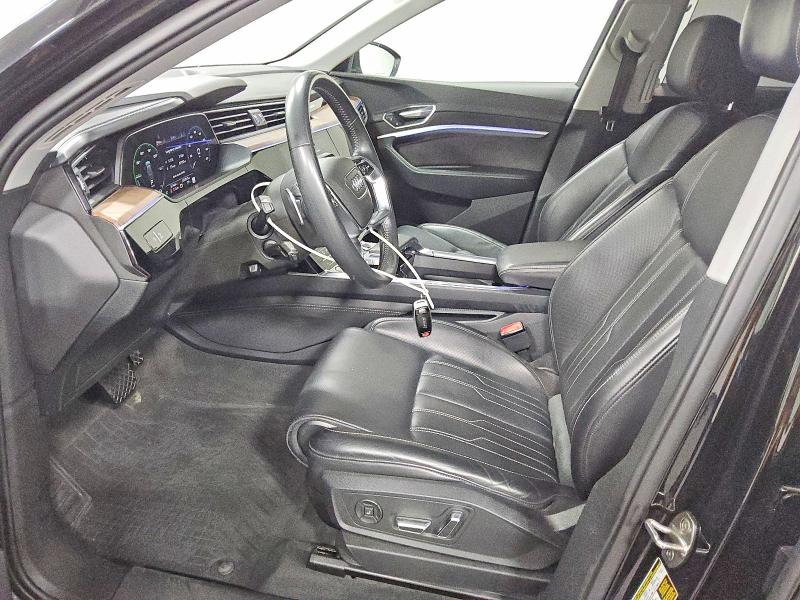 Photo 7 from auction – 2019 AUDI E-TRON with VIN WA1VABGEXKB017048