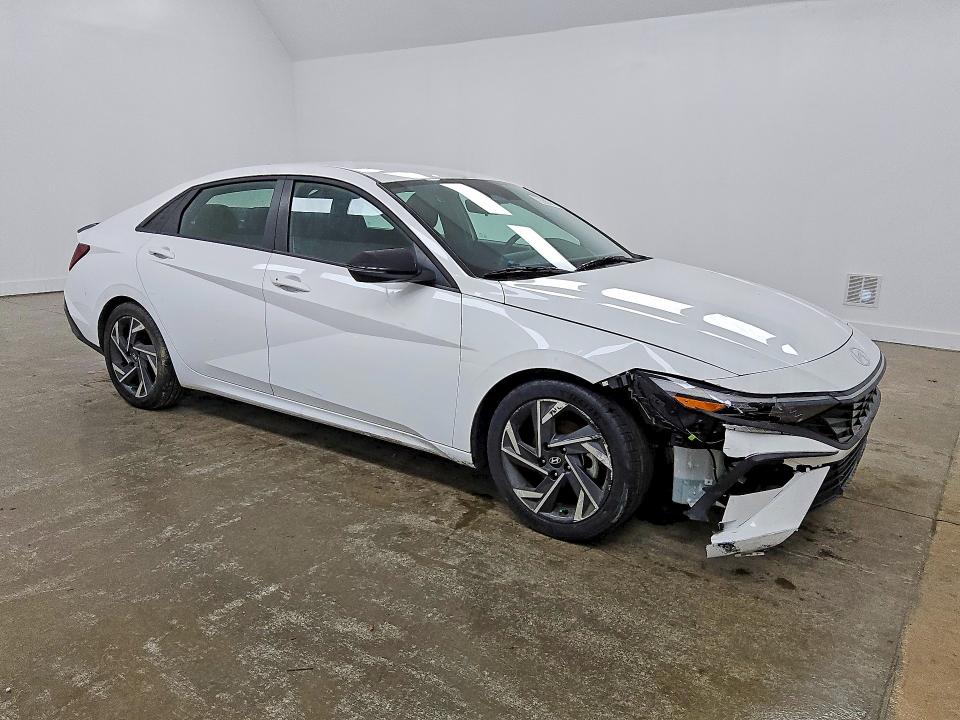 Photo 4 from auction – 2025 HYUNDAI ELANTRA with VIN KMHLM4DG2SU961027