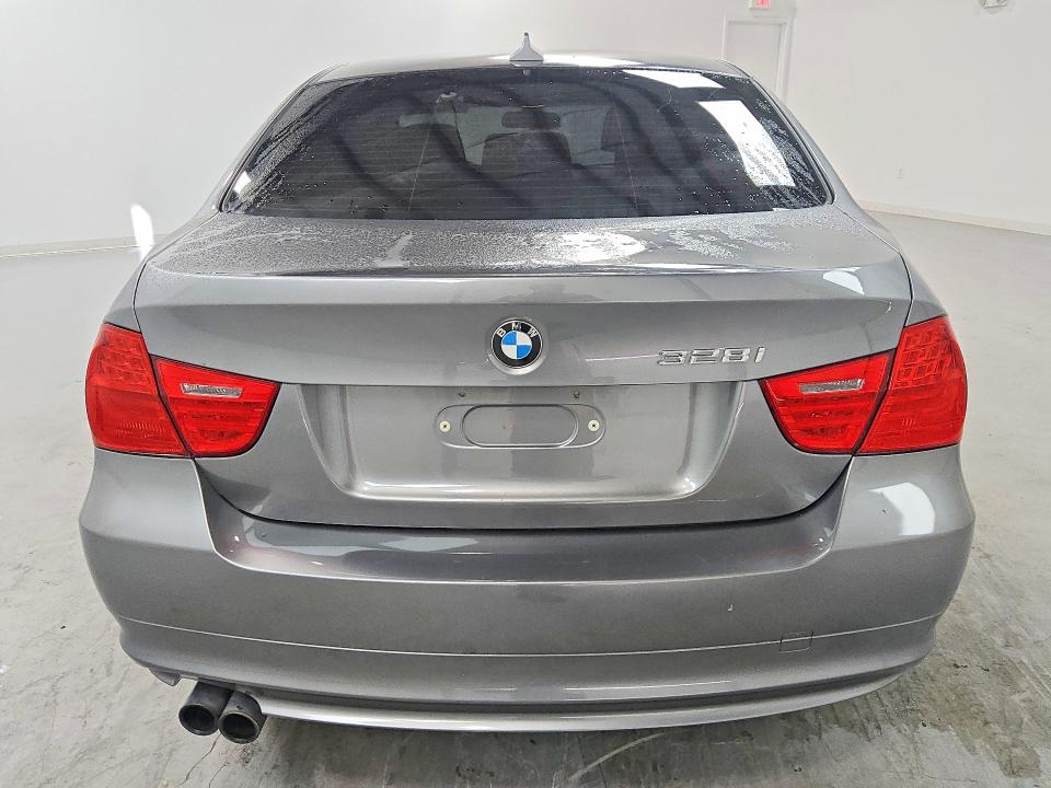 Photo 6 from auction – 2011 BMW 328 with VIN WBAPH5G56BNM73913