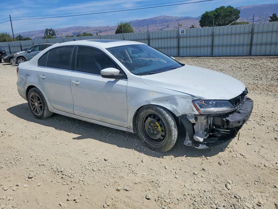 Photo 4 from auction – 2017 VOLKSWAGEN JETTA with VIN 3VWDB7AJ9HM376908
