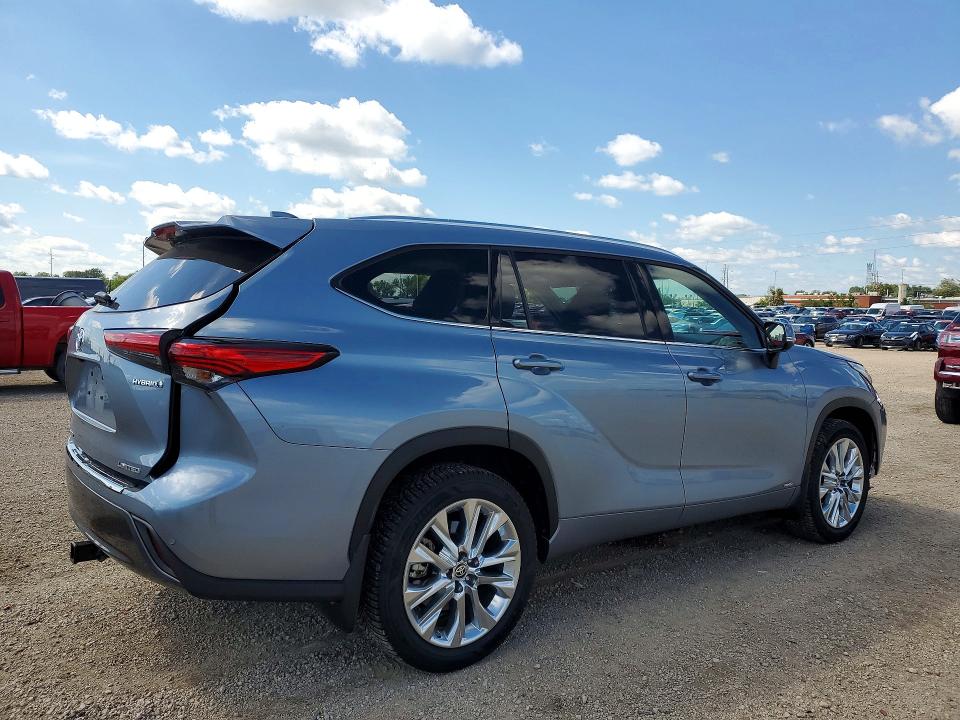Photo 3 from auction – 2022 TOYOTA HIGHLANDER with VIN 5TDXBRCHXNS088946