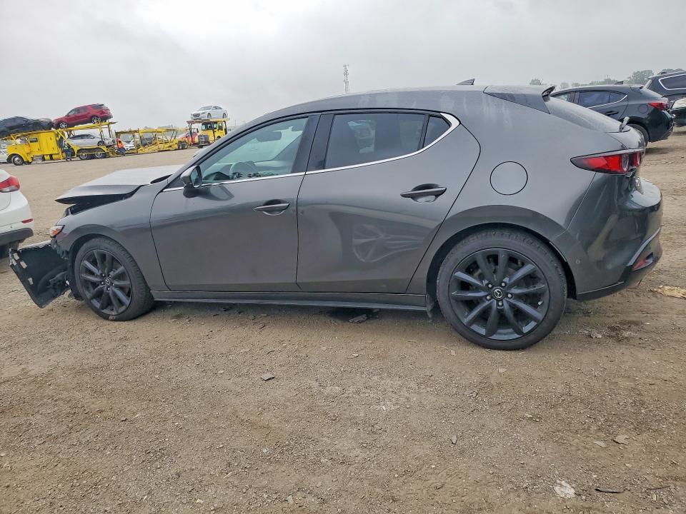 Photo 2 from auction – 2019 MAZDA 3 with VIN JM1BPBMM5K1126395