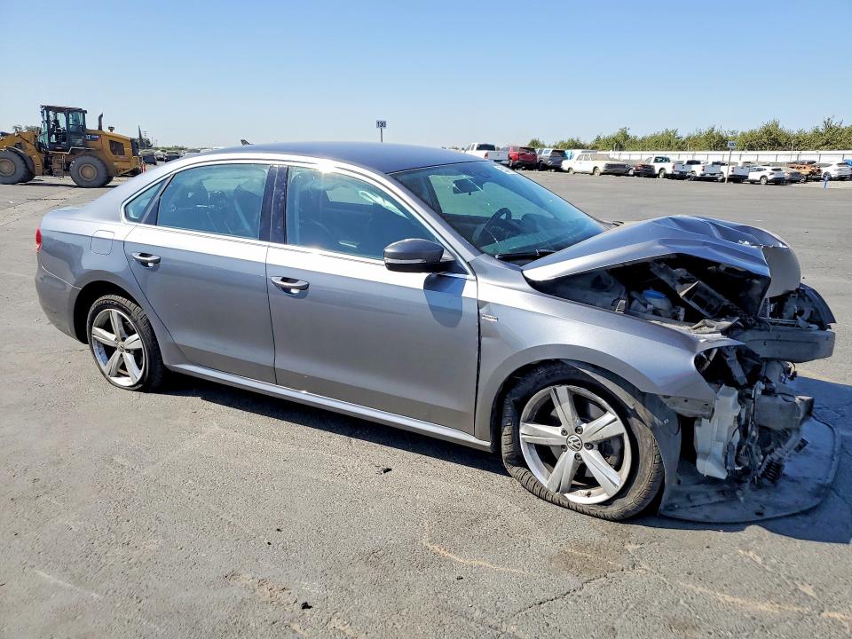 Photo 4 from auction – 2015 VOLKSWAGEN PASSAT with VIN 1VWAT7A30FC117210