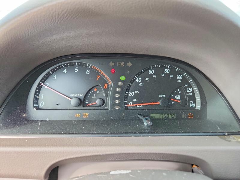 Снимка 9 от търг – 2002 TOYOTA CAMRY с VIN 4T1BF30K22U012748