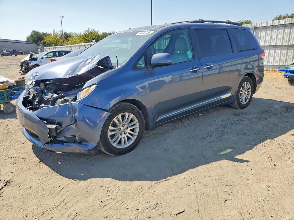 2013 TOYOTA SIENNA - Търг №64807186