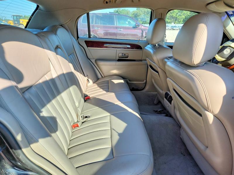 Photo 10 from auction – 2003 LINCOLN TOWN CAR with VIN 1LNHM81W13Y612265